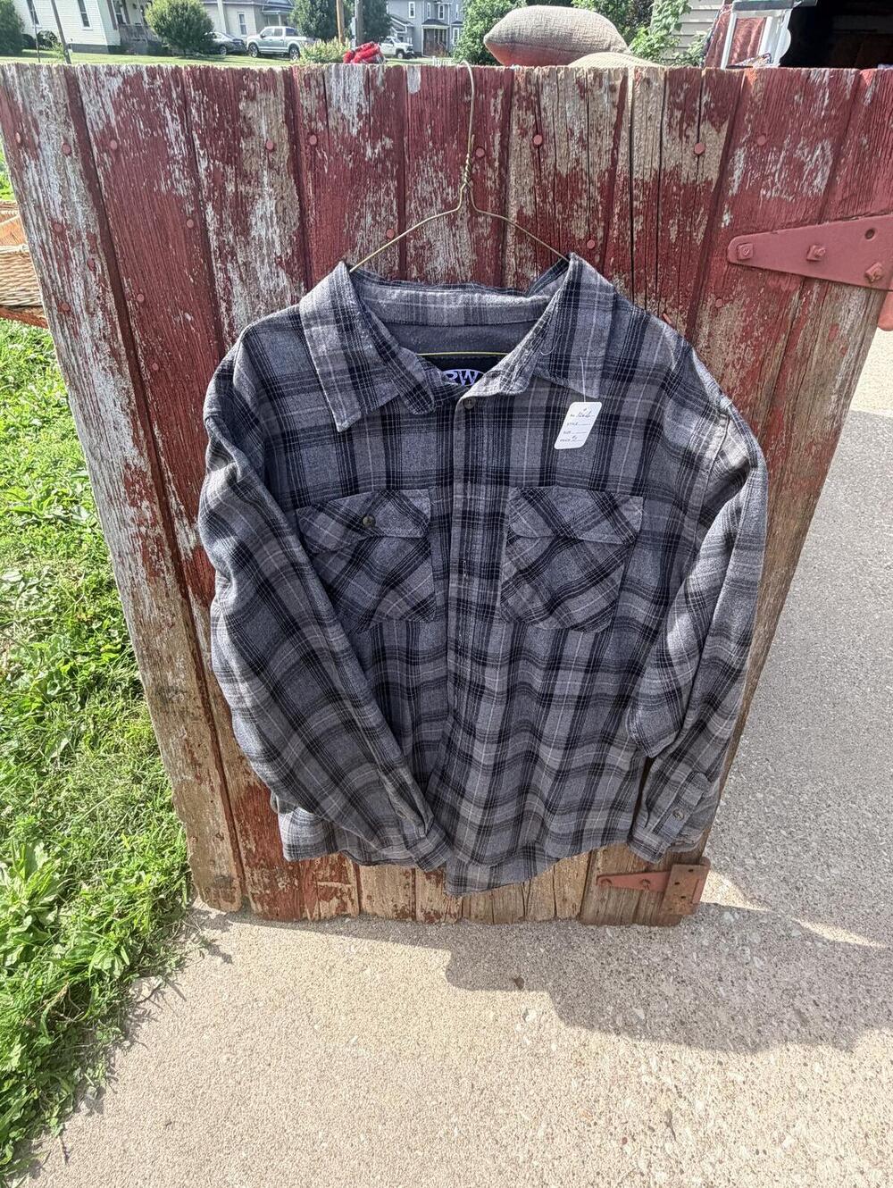 Men’s 2XL Rugged Wear button down shirt